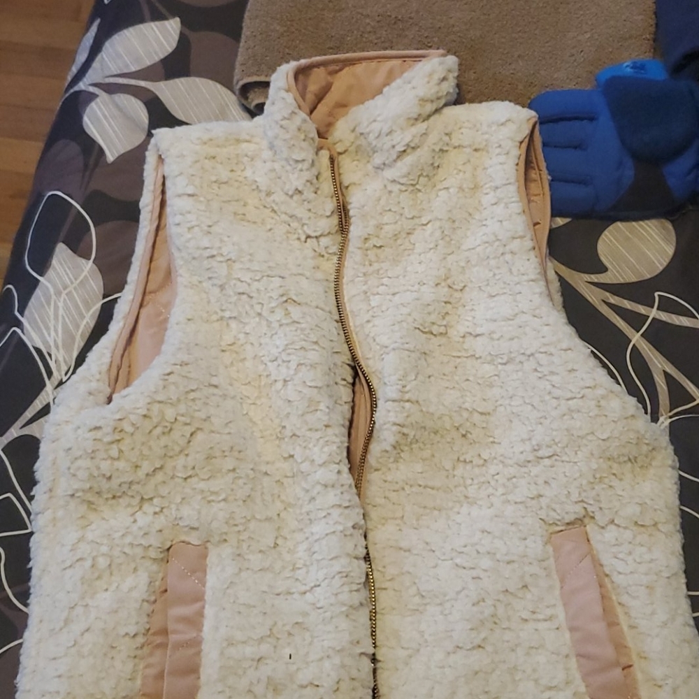 Womens reversible sherpa lined vest.
